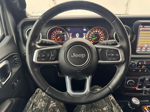 Used 2020 Jeep Gladiator Overland AWD/4WD image 18