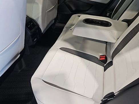 New 2026 Volkswagen Taos SE image 22