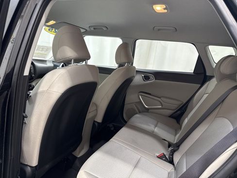 Certified 2025 Kia Soul LX w/ LX Technology Package FWD image 14