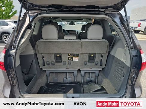 Used 2019 Toyota Sienna XLE w/ XLE Navigation Package FWD image 12