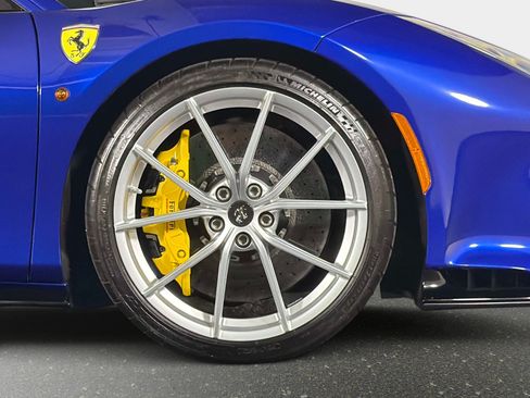 Used 2020 Ferrari 488 Pista Coupe RWD image 3