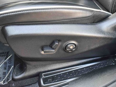 Used 2025 Chrysler Pacifica Limited image 21