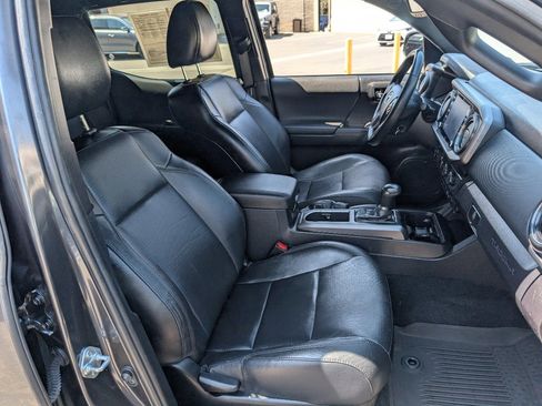 Used 2022 Toyota Tacoma SR5 image 8