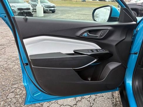 Used 2025 Chevrolet Trax LT image 10