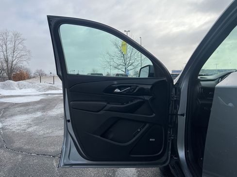 Used 2023 Chevrolet Traverse RS image 7