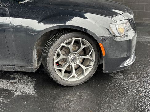 Used 2016 Chrysler 300 S image 8