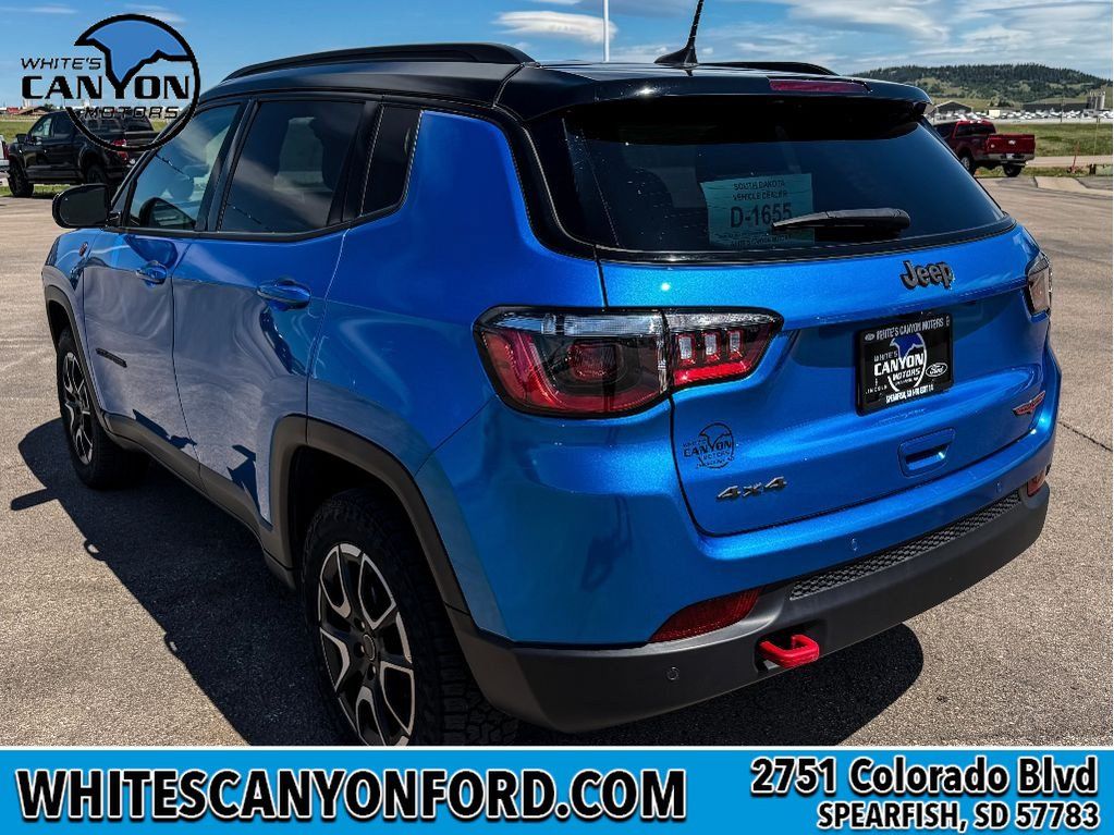 Used 2025 Jeep Compass Trailhawk AWD/4WD image 3