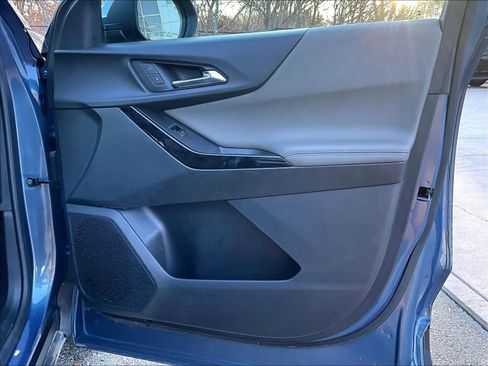 Used 2025 Chevrolet Equinox LT w/ Convenience Package II image 12