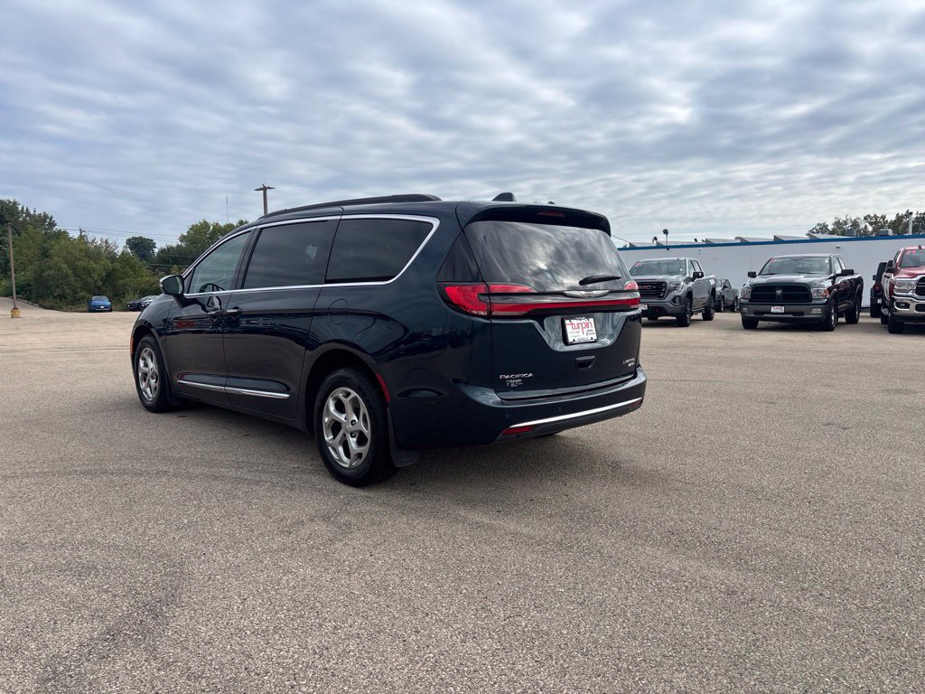 Used 2022 Chrysler Pacifica Limited AWD/4WD image 3