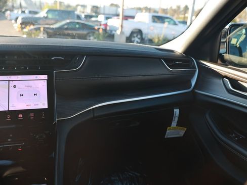 New 2025 Jeep Grand Cherokee L Limited image 25