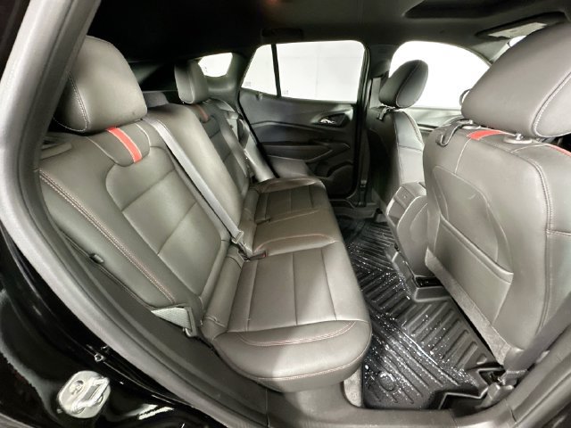 Used 2025 Chevrolet Trax RS w/ Sunroof Package FWD image 27