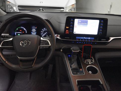 Used 2021 Toyota Sienna XLE FWD image 26