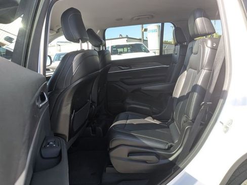 Used 2023 Jeep Grand Cherokee L Limited w/ Black Appearance Package image 24