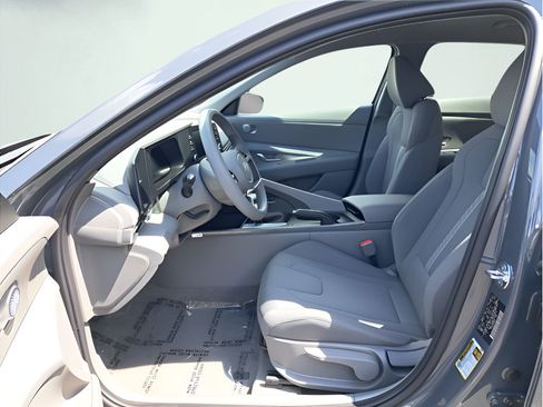 Used 2026 Hyundai Elantra SE FWD image 10