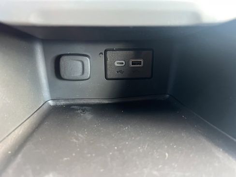 Used 2023 GMC Acadia SLE w/ Driver Convenience Package image 36