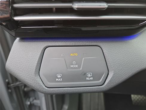 New 2025 Volkswagen ID.4 Pro image 14