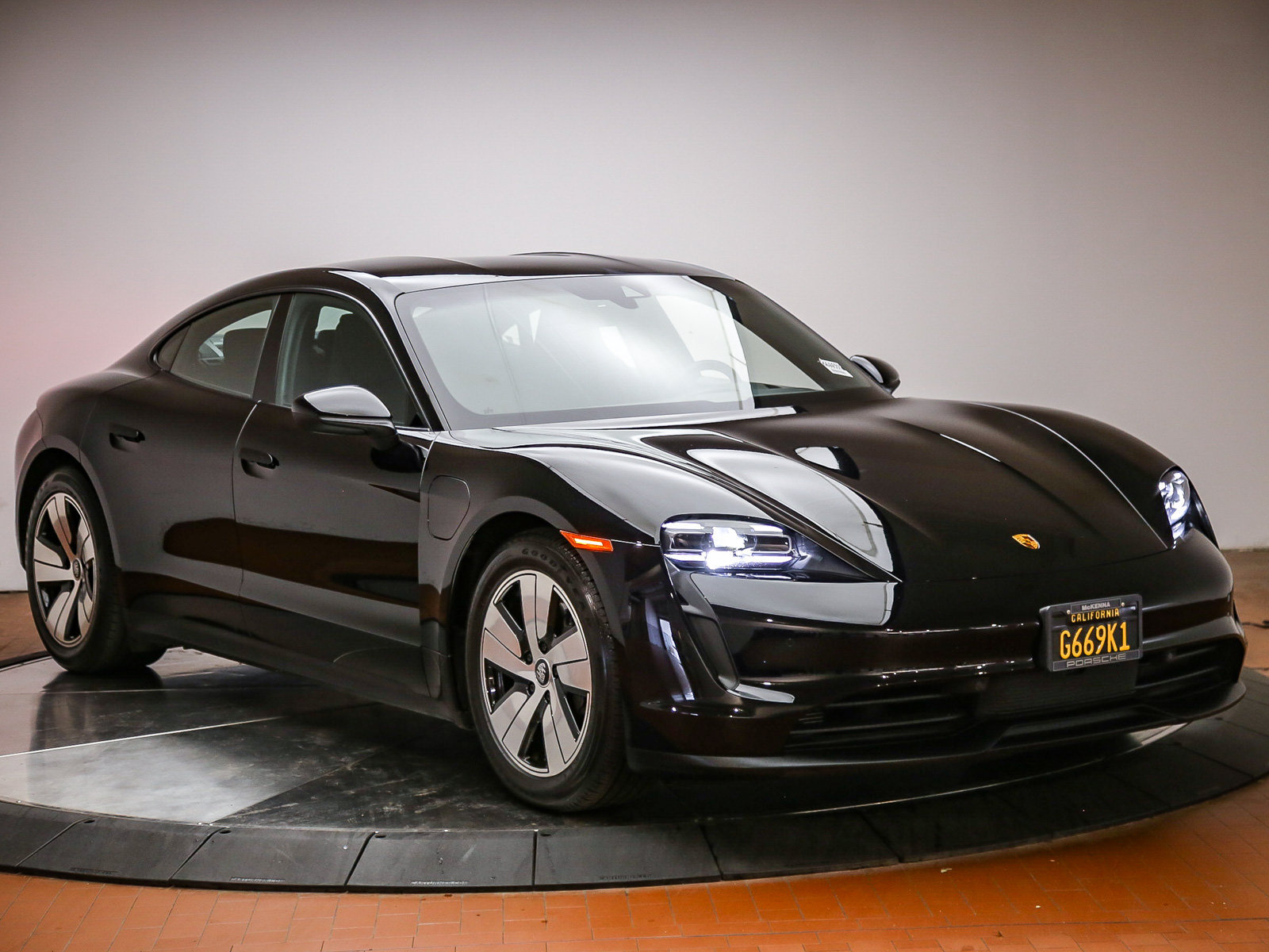Certified 2023 Porsche Cayenne Platinum Edition AWD/4WD image 9