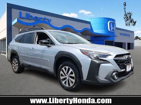 Used 2025 Subaru Outback Premium AWD/4WD image 1