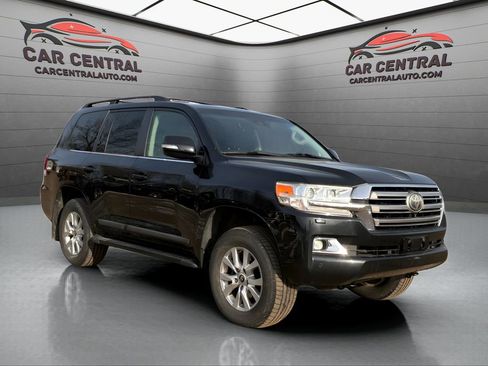 Used 2016 Toyota Land Cruiser w/ Four Season Floor Mat Package image 7