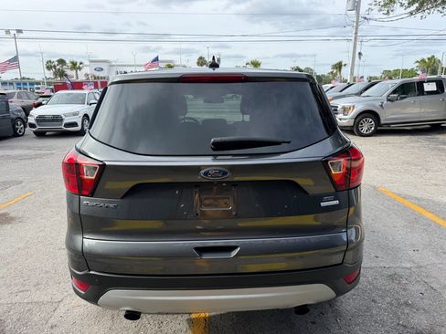 Used 2019 Ford Escape SE image 5