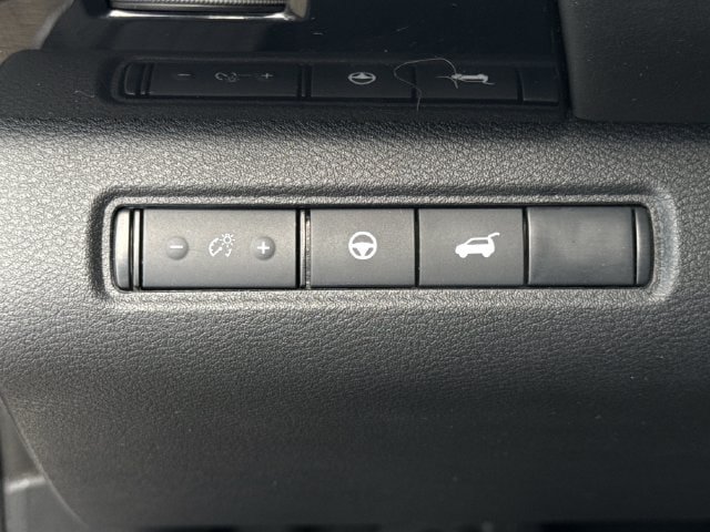 Used 2025 Nissan Pathfinder SV FWD image 22