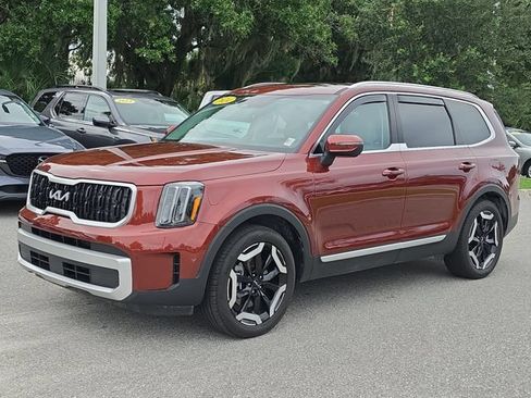 Certified 2024 Kia Telluride EX w/ EX Captain's Chair Package FWD image 2