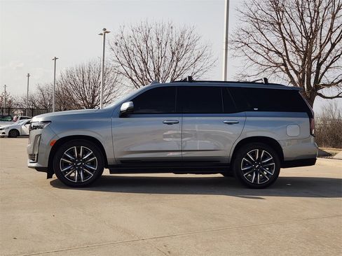 Used 2024 Cadillac Escalade Sport w/ LPO, ONYX Package image 4