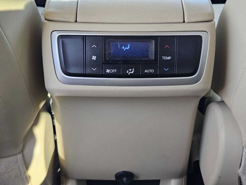 Used 2016 Toyota Highlander Limited FWD image 31
