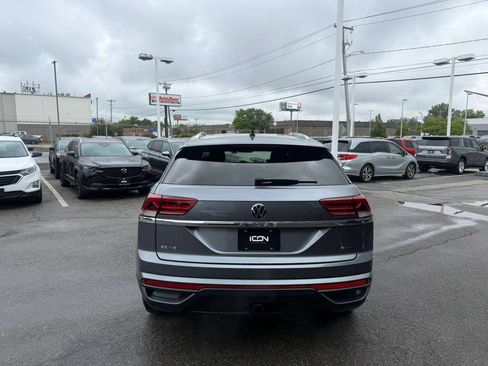 Used 2023 Volkswagen Atlas Cross Sport SE w/ Panoramic Sunroof Package AWD/4WD image 4