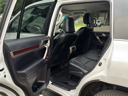 Used 2017 Lexus GX 460 Premium w/ Premium Package AWD/4WD image 28
