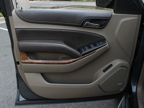 Used 2019 Chevrolet Suburban Premier AWD/4WD image 15