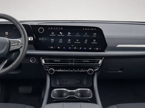 Used 2024 Chevrolet Traverse LT FWD image 32