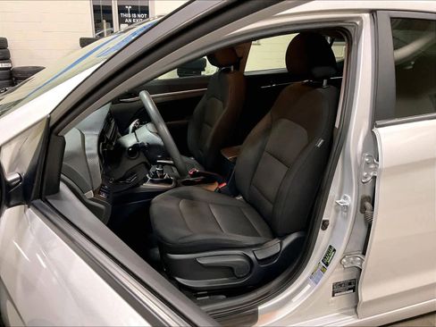 Used 2019 Hyundai Elantra SE w/ Cargo Package image 10