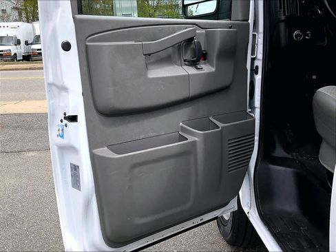 Used 2022 Chevrolet Express 2500 w/ Driver Convenience Package RWD image 9