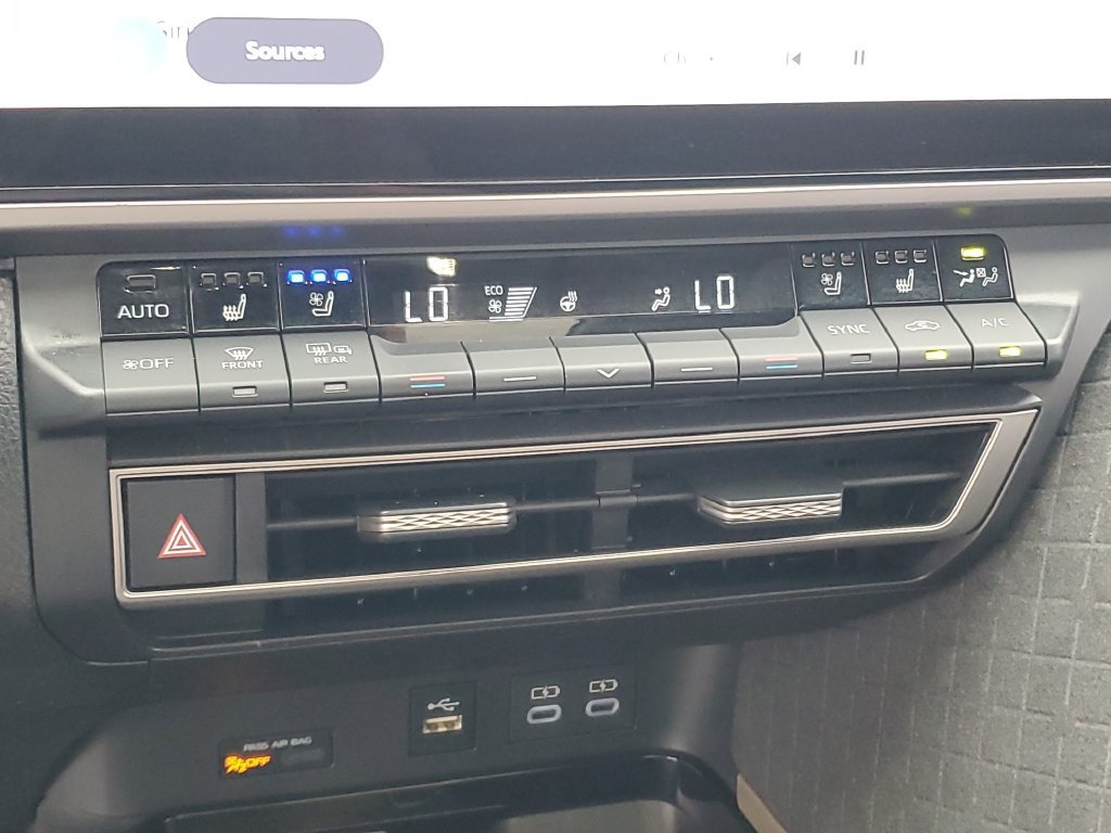 Used 2025 Toyota Camry XLE w/ Premium Plus Package FWD image 19