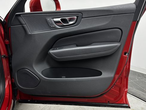 Used 2019 Volvo XC60 T6 Momentum w/ Premium Package image 36