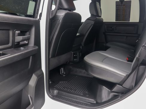 Used 2024 RAM 2500 Tradesman w/ Chrome Appearance Group AWD/4WD image 16