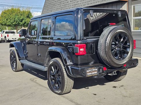 Used 2021 Jeep Wrangler Unlimited Sahara AWD/4WD image 3