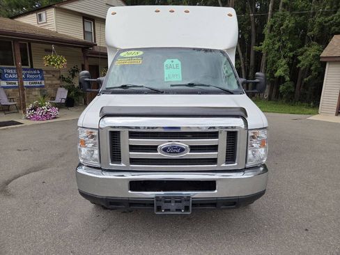 Used 2018 Ford E-350 and Econoline 350 Super Duty w/ Power Windows & Locks Group RWD image 9
