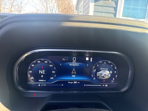 Used 2022 Chevrolet Suburban RST w/ Luxury Package image 22