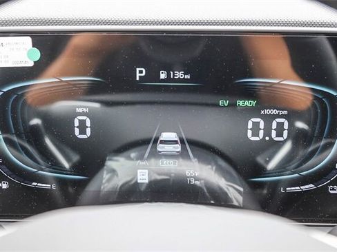 New 2025 Kia Niro EX image 23