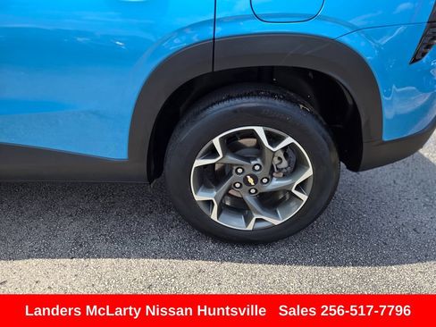 Used 2025 Chevrolet Trax LT FWD image 12