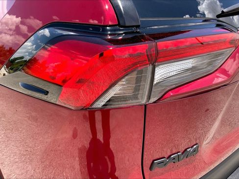 Certified 2025 Toyota RAV4 LE FWD image 28