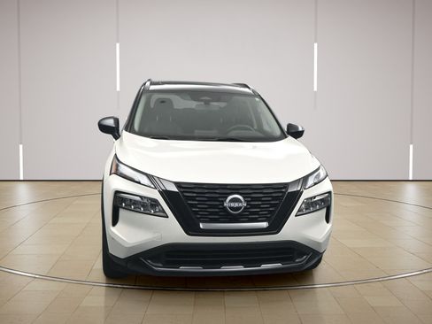 Certified 2023 Nissan Rogue SV w/ SV Premium B Package FWD image 2