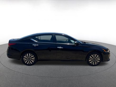 Used 2025 Nissan Altima 2.5 SV FWD image 18