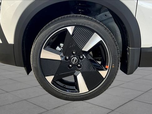 New 2026 Nissan Kicks SR w/ SR Premium Package AWD/4WD image 9