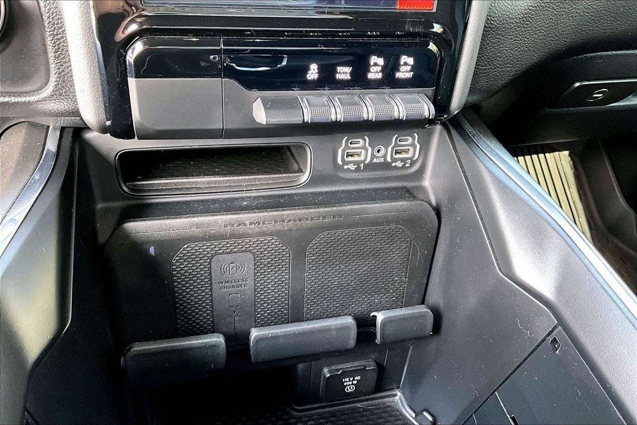 Used 2024 RAM 1500 Laramie AWD/4WD image 18
