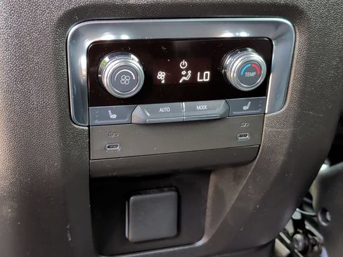 Used 2025 GMC Yukon XL Denali AWD/4WD image 32