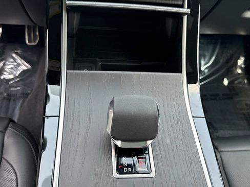 Certified 2025 Land Rover Range Rover Velar Dynamic SE image 26