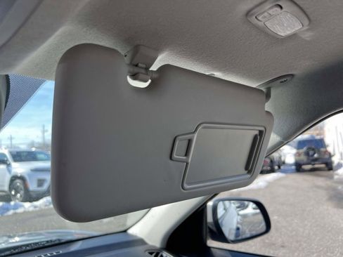 Used 2021 Hyundai Venue SEL image 31